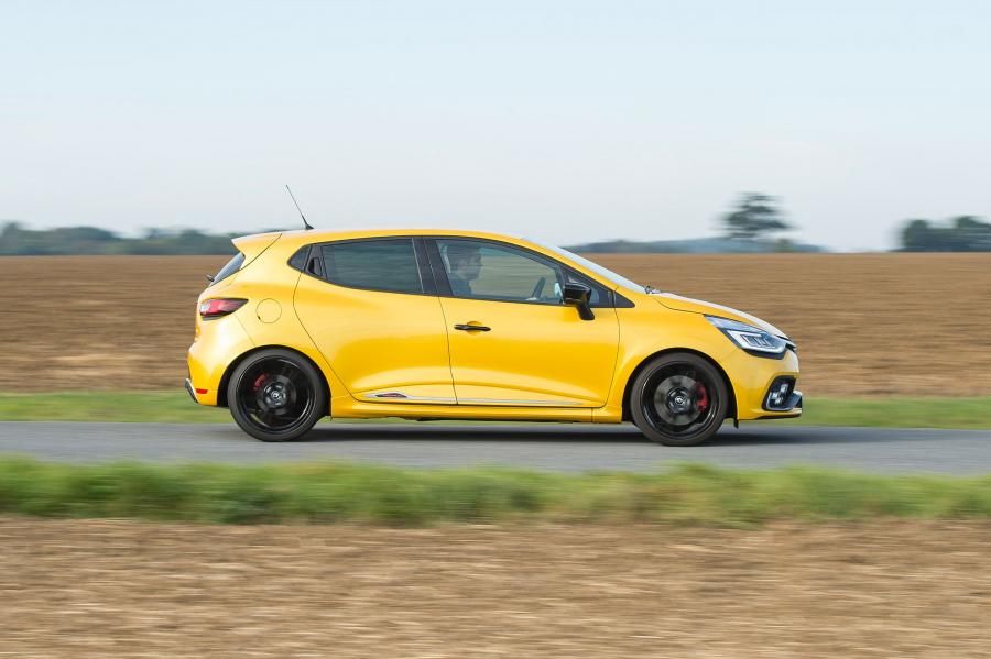 Renault Clio R.S. 220 Trophy 2016 года  (UK) (фото 2 из 30)